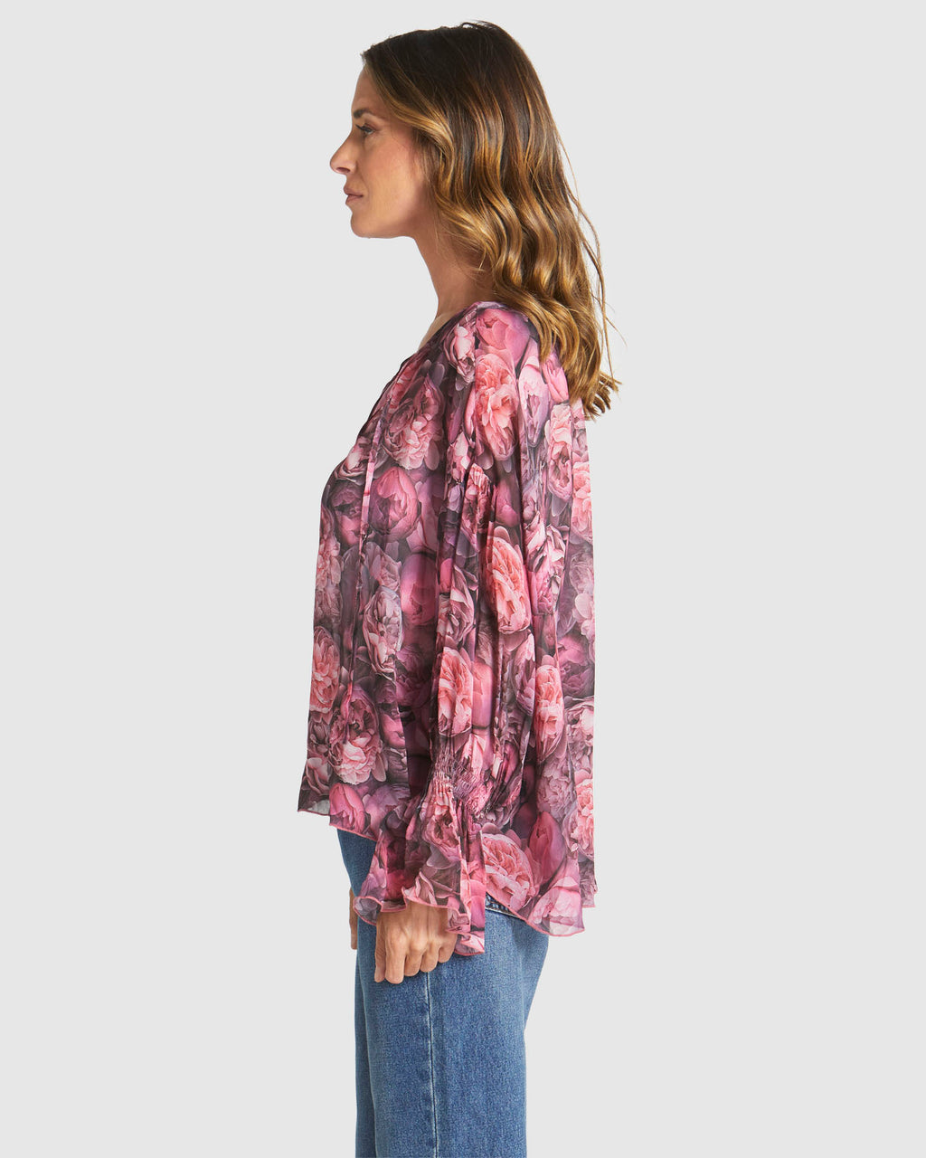 Woman wearing a floral blouse and blue jeans on a white background
Phenomenon Blouse Peony Pink