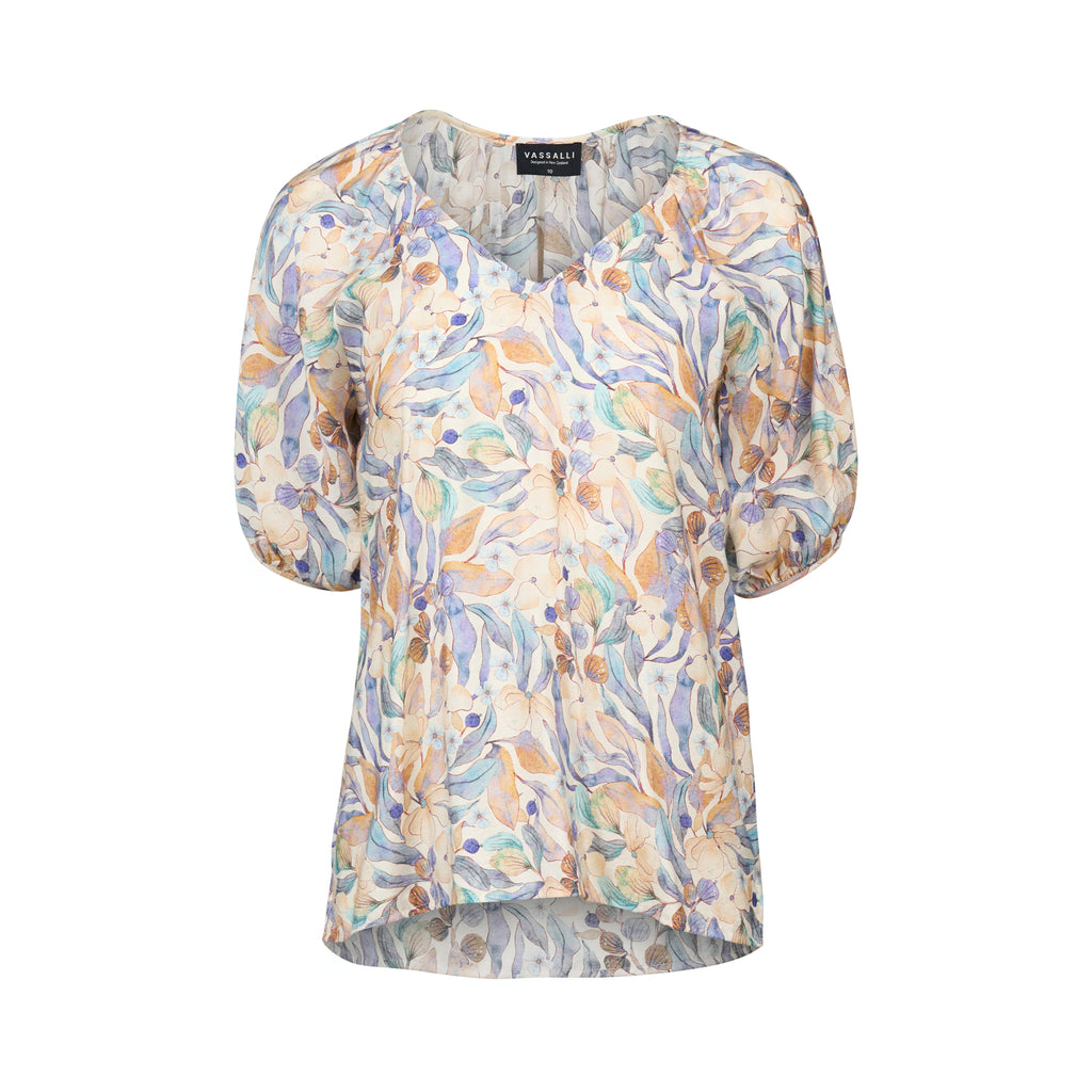 Woman wearing a floral blouse and black pants on a white background
Printed V Neck Top Amalfi