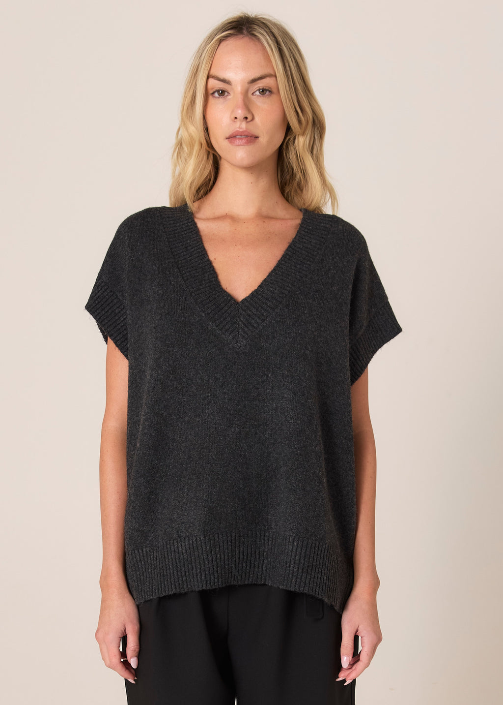 Rae V-Neck Vest Black