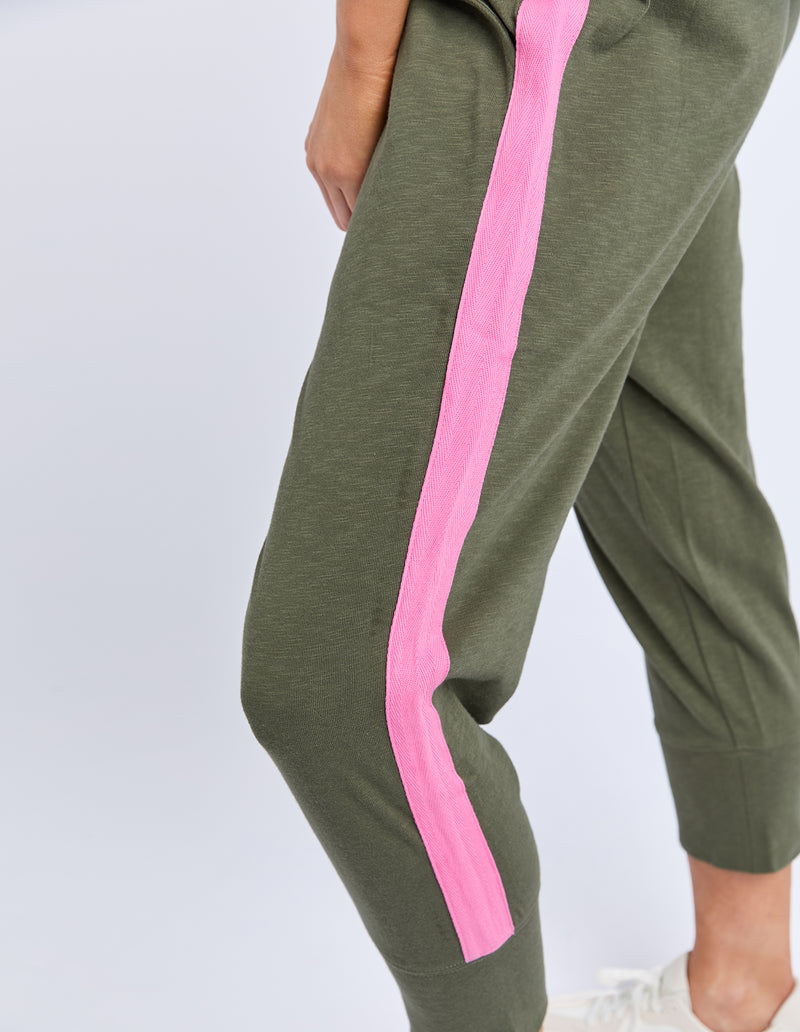 Green tracksuit with pink stripe on a white background
Brunch Pants Clover Green