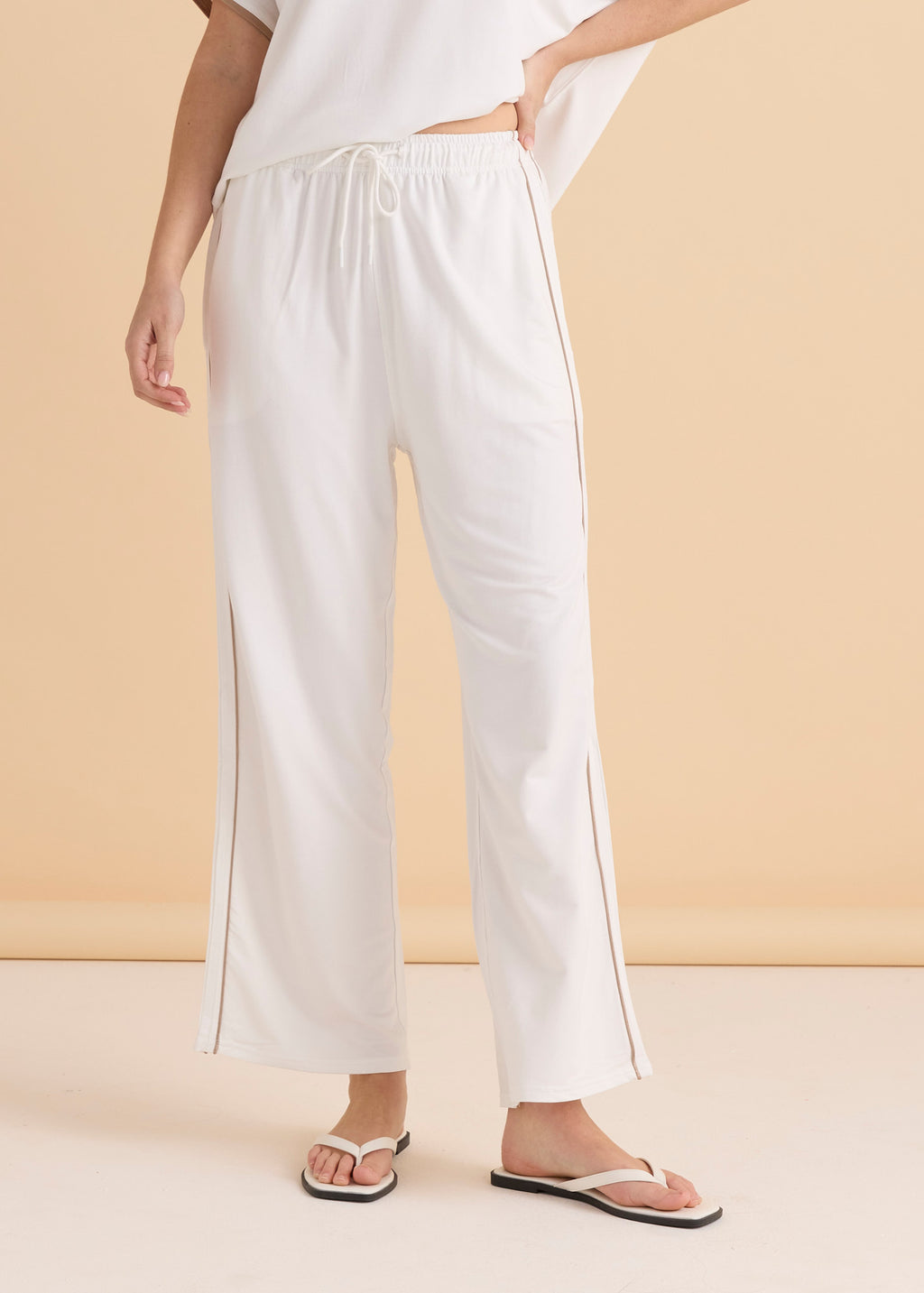 Evelyn Wide Leg Jogger White/Beige