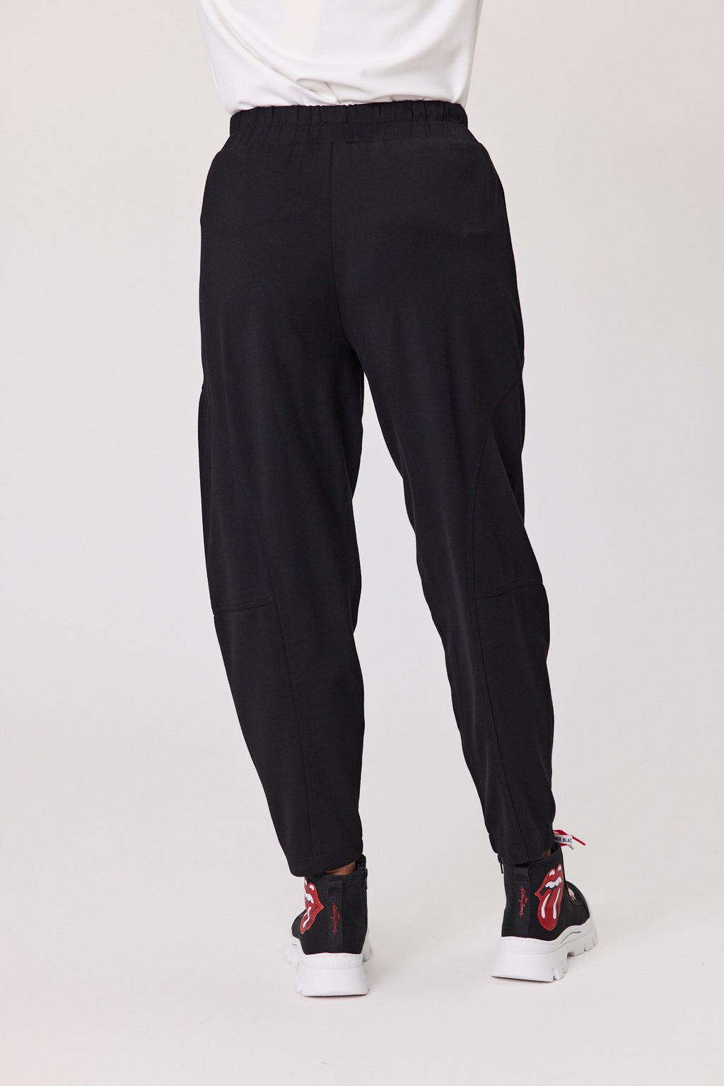 Daisy Barrel Pant Black Daisy