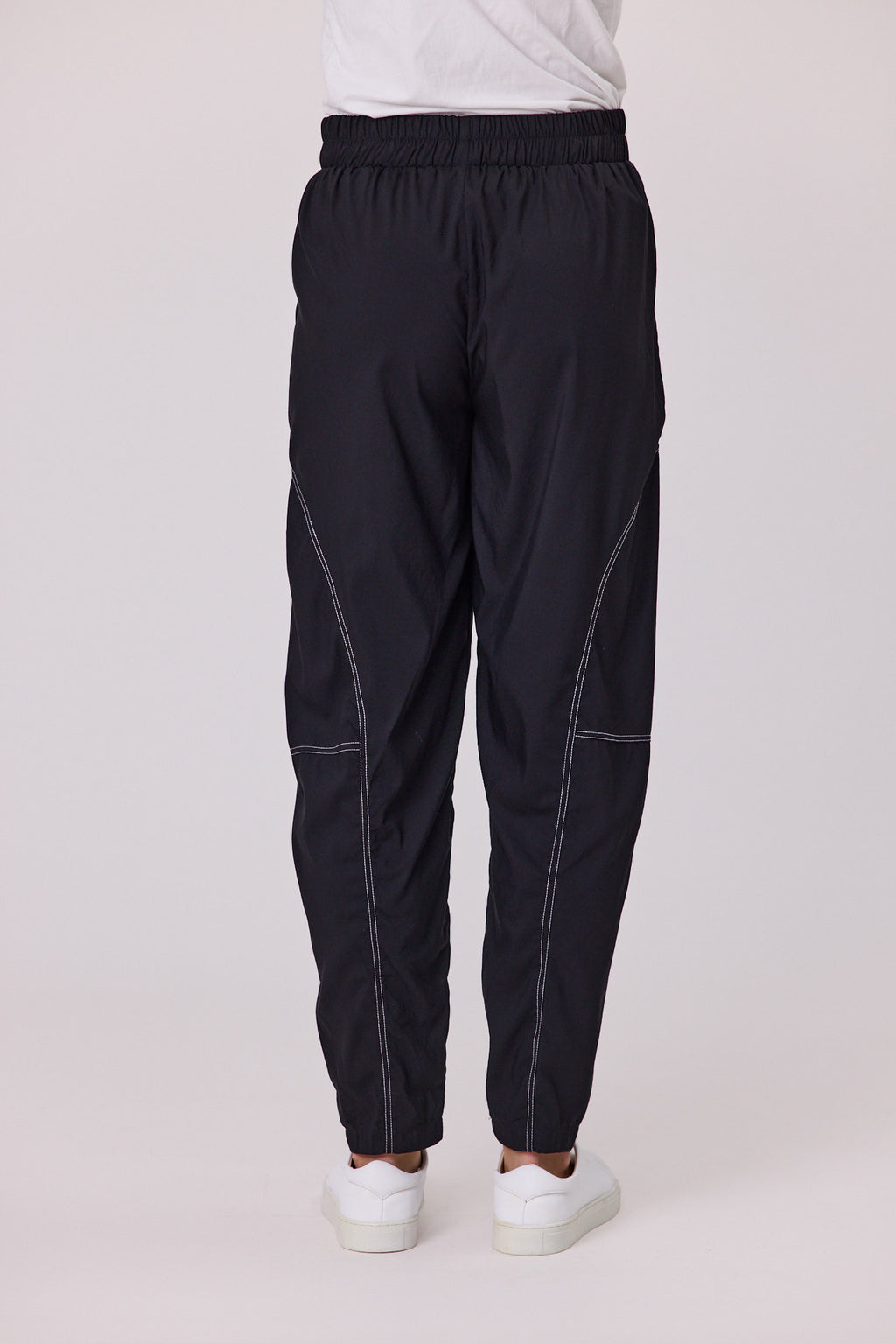 Contrast Stitch Barrel Pant Black