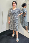 Woman wearing a black and white patterned dress standing in front of a mirror. 
Elastic Sleeve Dress Black/White