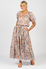 Woman wearing a patterned dress on a white background
Elastic Waist Maxi Skirt Tuscany