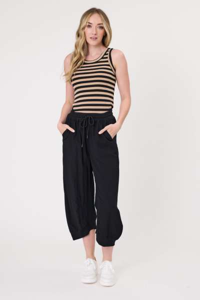 Woman wearing a striped tank top and black wide-leg pants on a white background
Eva Stripe Tank Mocha/Black