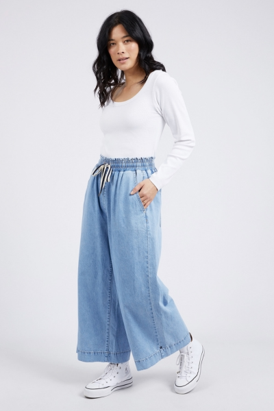 Woman wearing a white top and light blue wide-leg jeans on a white background
Greta Wide Leg Pant Blue