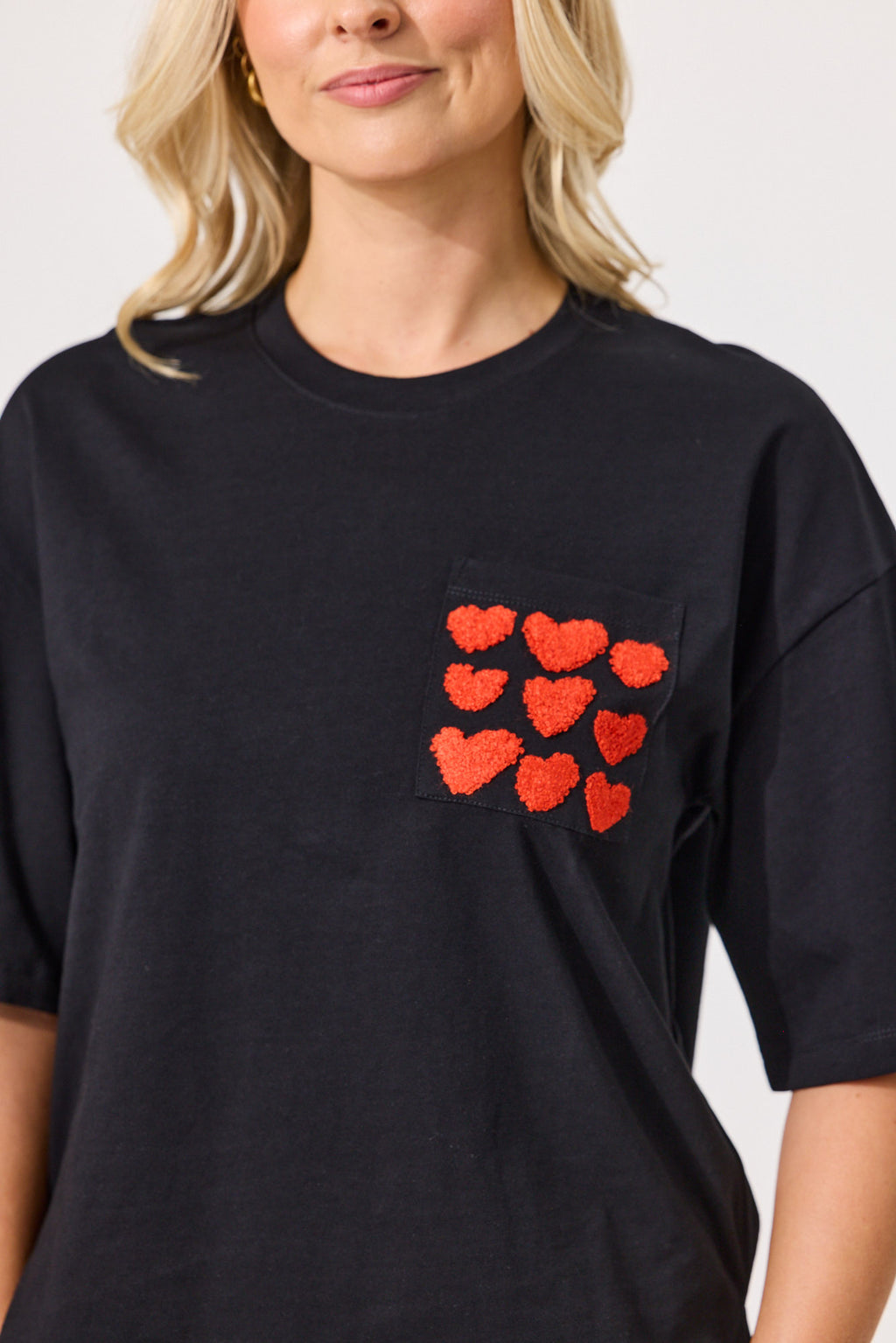 Amor Tee Black