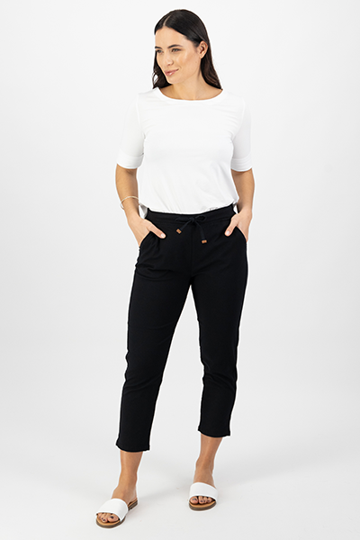 Woman wearing a white t-shirt and black pants on a white background
Skinny Leg 7/8 Pants Black
