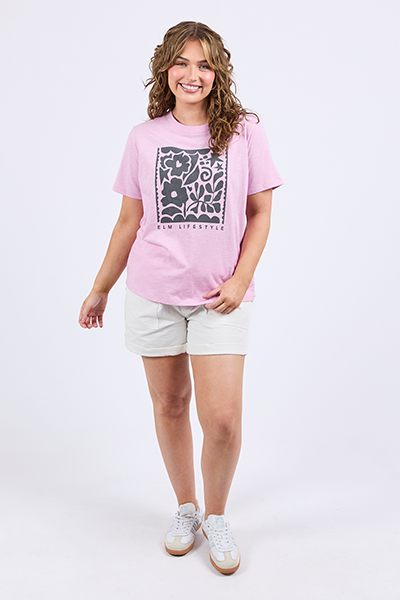 Woman wearing a pink t-shirt with a graphic design on a white background
Winona Tee Dusk Pink