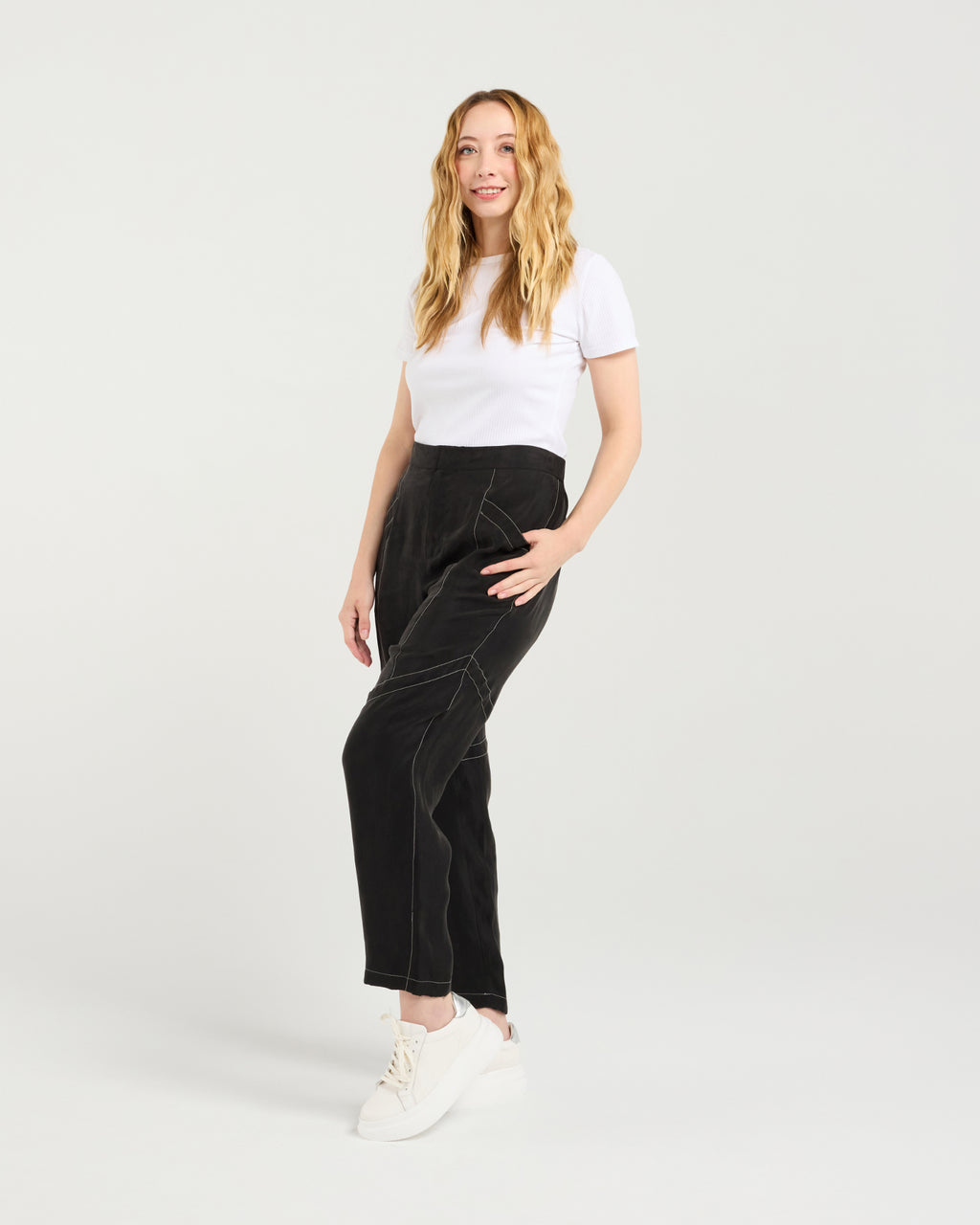 Woman wearing a white t-shirt and black pants on a plain background
Lilith Pants Black