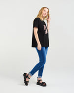 Woman wearing a black oversized t-shirt and blue jeans on a white background
Livia T-Shirt Black