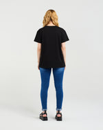 Person wearing a black t-shirt and blue jeans on a white background
Livia T-Shirt Black