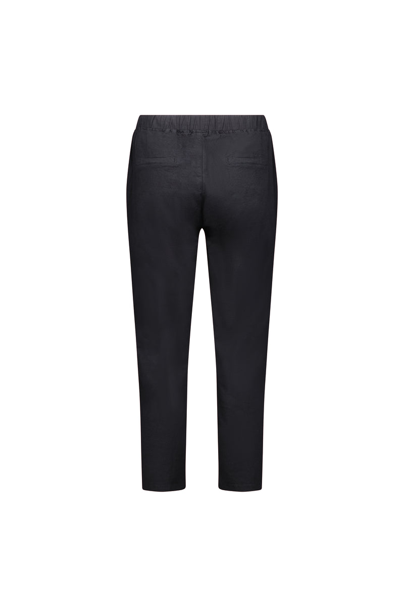 Black pants on a white background
Skinny Leg 7/8 Pants Black