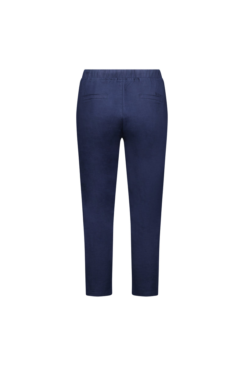 Navy blue pants on a white background
Skinny Leg 7/8 Pants Ink